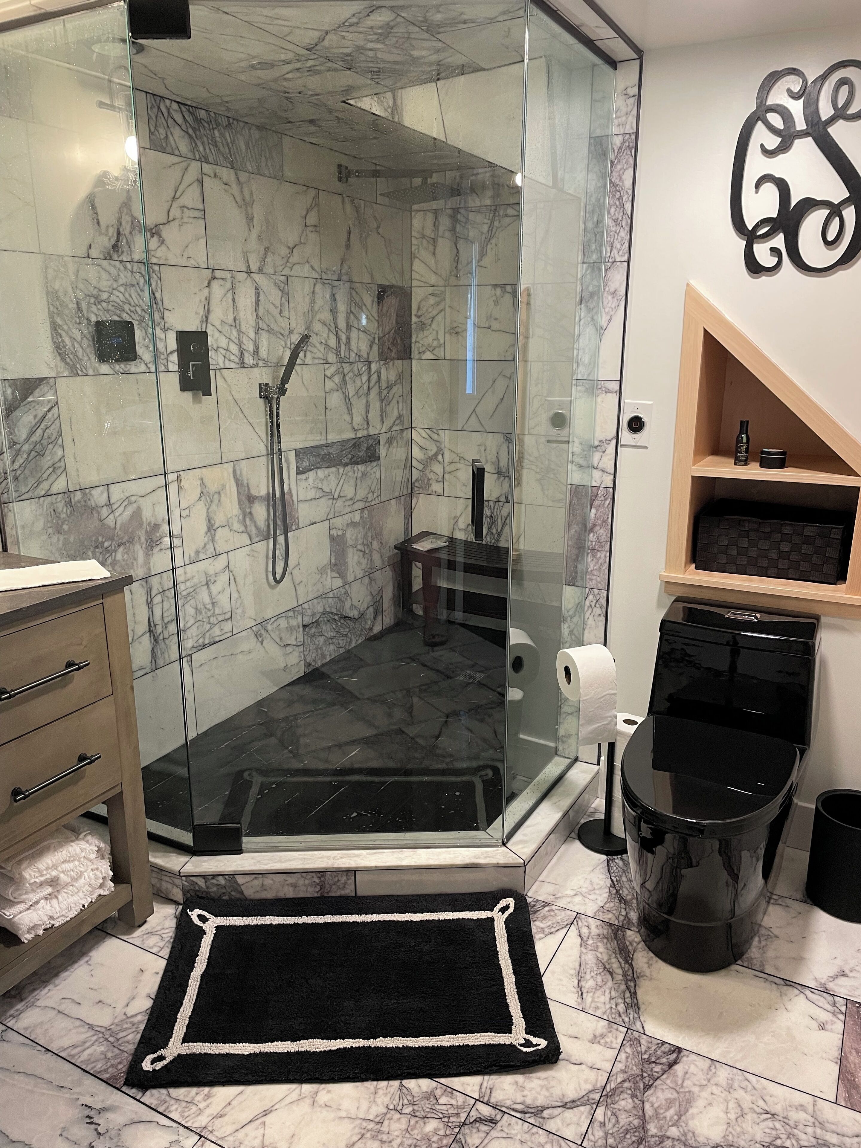 Guest Suite with Steam Spa in Heart of Louisville 