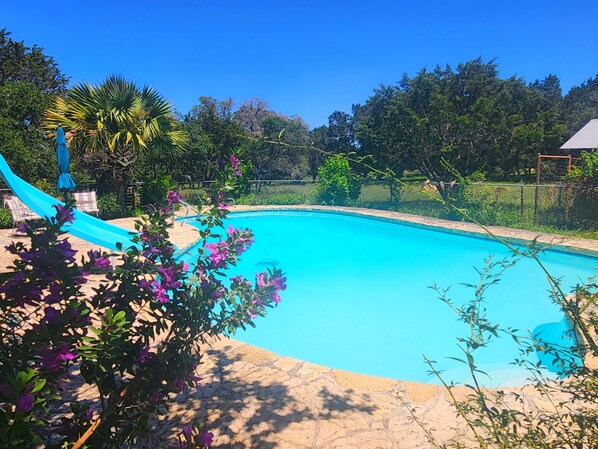 Outdoor pool - Hilltop Retreat (Comfort)