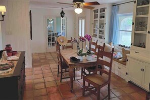 Dining - Hilltop Retreat (Comfort)