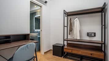 Doppelzimmer, Blick auf den Innenhof | Daunenbettdecken, Betten mit Memory-Foam-Matratzen, Minibar, Zimmersafe