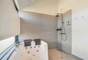 Whirlpool, Haartrockner, Seife, Toilettenpapier