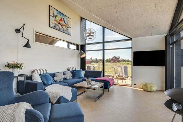 Smart-tv, tafelvoetbal en een stereo