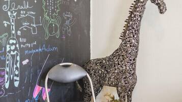 2 soveværelser, skrivebord, strygejern/strygebræt, weekendseng