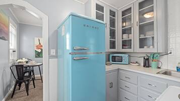 Frigorífic, microones, forn i placa de cuina