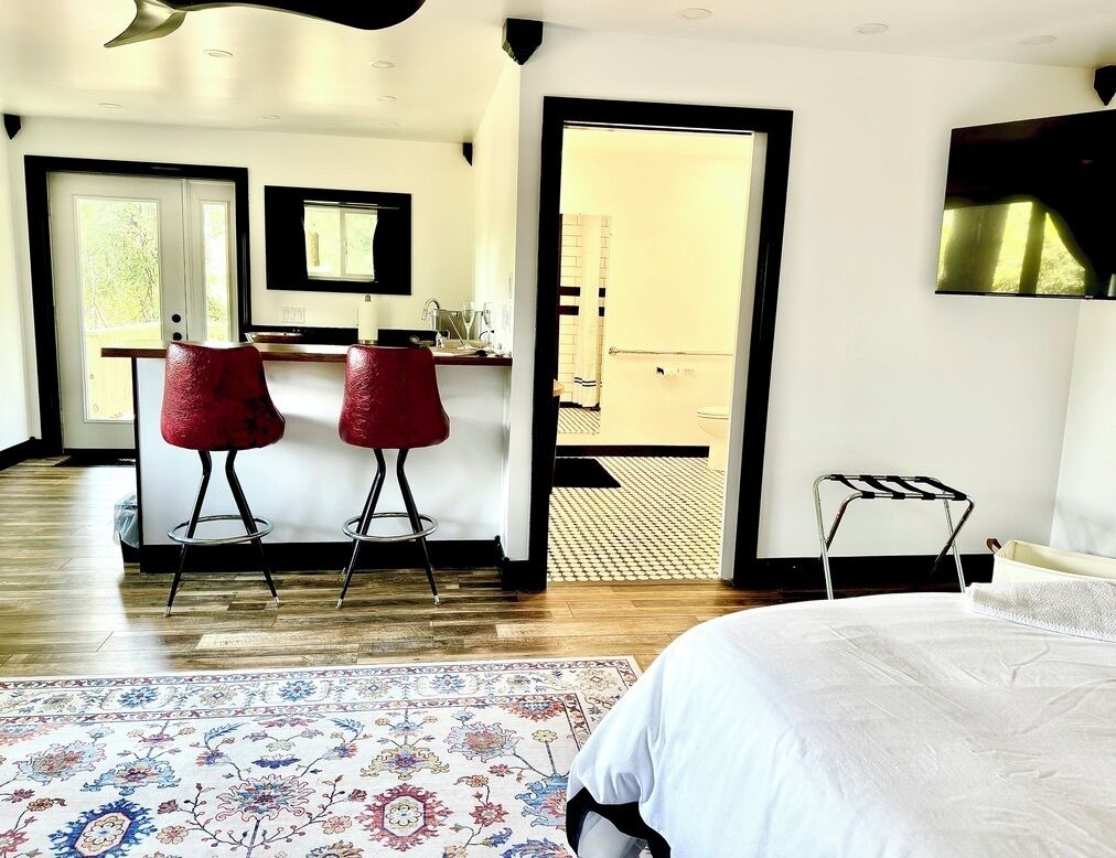 Corey Lake Private Suite | Blackout drapes, free WiFi, bed sheets