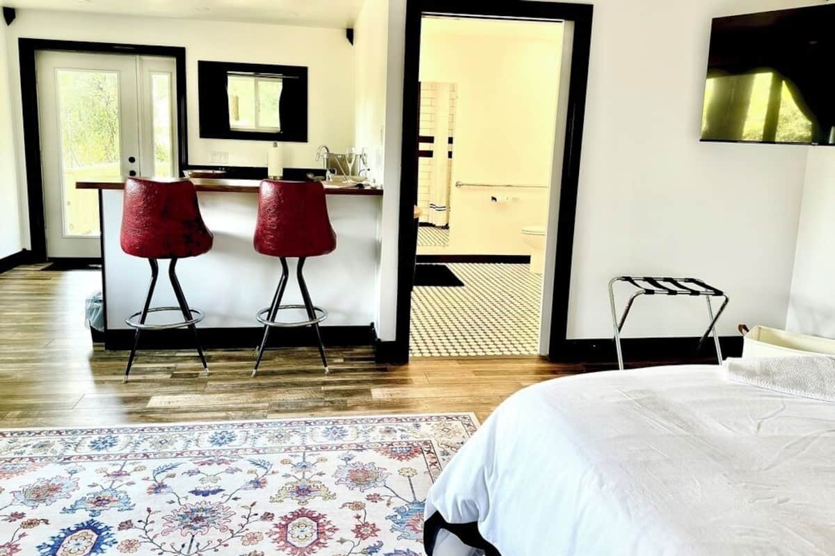 3 bedrooms, blackout curtains, free WiFi, bed sheets