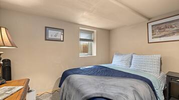 1 bedroom, desk, iron/ironing board, free WiFi