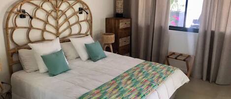 Iron/ironing board, WiFi, bed sheets
