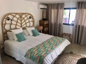 Planxa i posts de planxar, wifi i roba de llit 