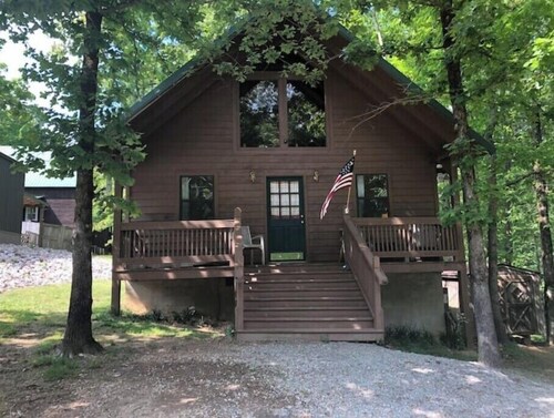 Quaint Cabin in the Trees!
