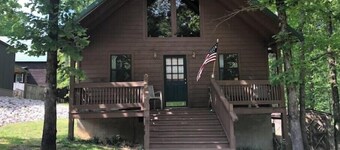Quaint Cabin in the Trees!