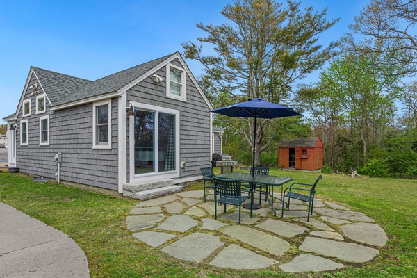 Escape to our chic cottage near West Dennis Beach, 4-minute drive away. Experience modern comfort & local charm.