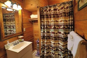 Bathroom - ♥ Alpine Mountain ♥Sweetheart Cabin W/Jacuzzi♥ #6

 (Helen)