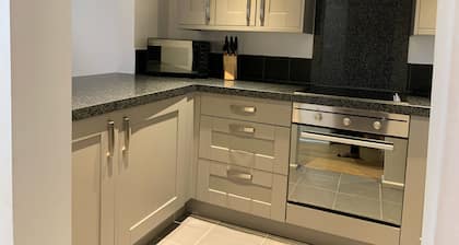The Frome Cottage; A rural retreat on the outskirts of Frome, near Longleat Safari Park and Bath!