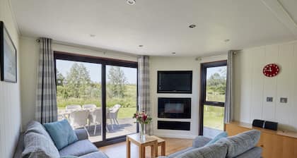 Farleigh Lodge, a rural retreat on the outskirts of Frome, near Longleat Safari Park and Bath!