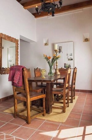 Dining - Casas Paraiso - Casa Clivia (Antigua Guatemala)