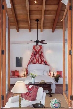 3 bedrooms, desk, iron/ironing board, WiFi - Casas Paraiso - Casa Clivia (Antigua Guatemala)
