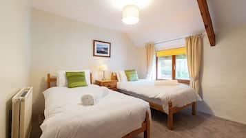 6 bedrooms, iron/ironing board, WiFi, bed sheets