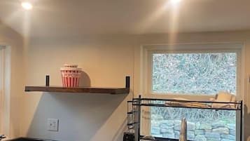 Comfort House | Private kitchen | Full-sized fridge, microwave, oven, stovetop