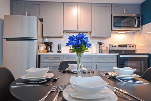 Azure Oasis - Convenient Comfort, Near Fort Moore