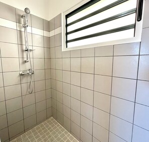 Shower, hair dryer, towels