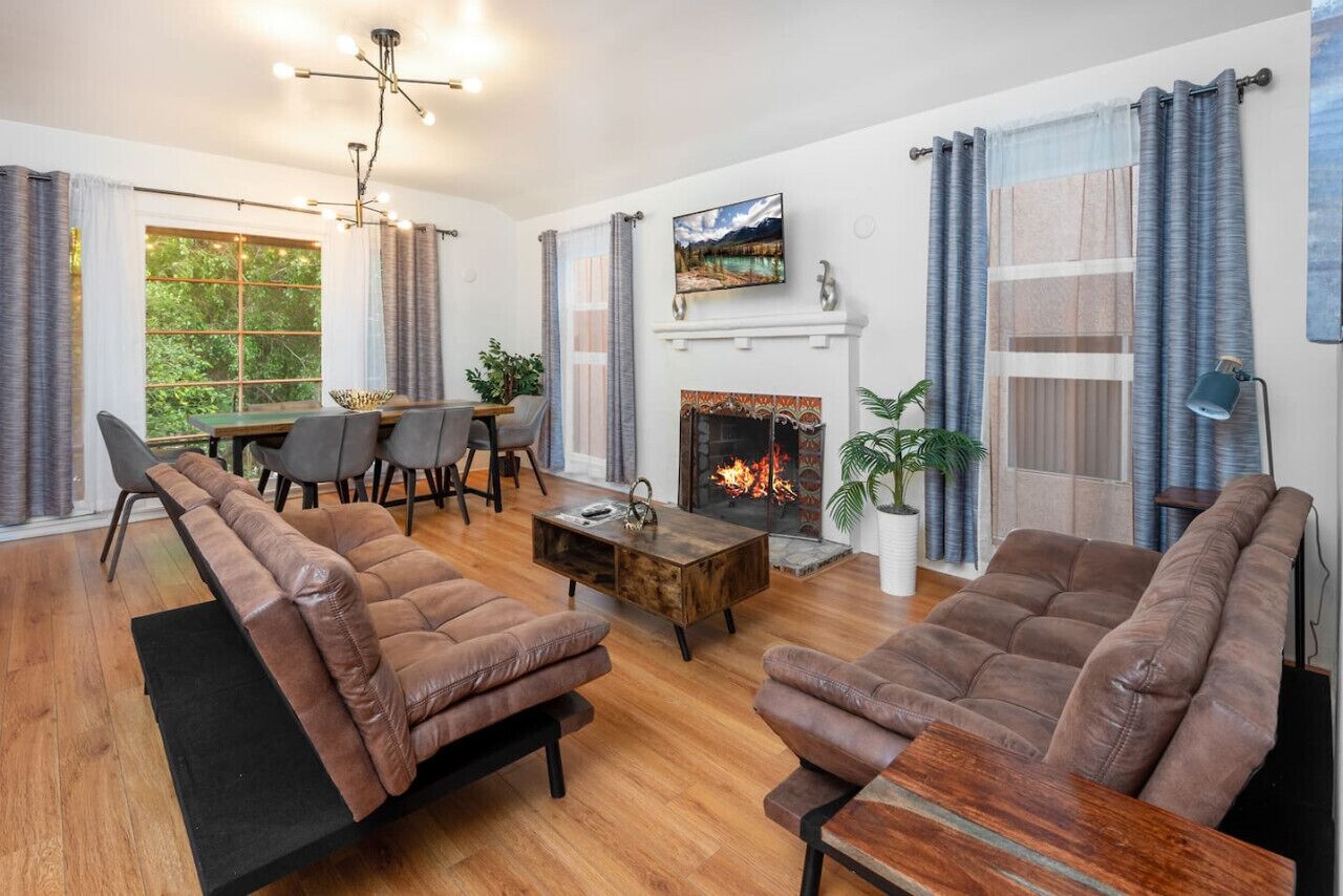 Luxury Living: Spacious 3BR Home w/ Jacuzzi