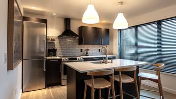 冰箱、微波炉、烤箱、炉灶