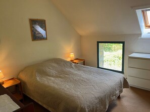 4 bedrooms, free WiFi - House for rent for eight people with garden and beach access (ARZON)