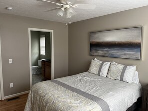 3 bedrooms, iron/ironing board, WiFi, bed sheets - Bayview at Three Schooners Landing (Sodus Point)