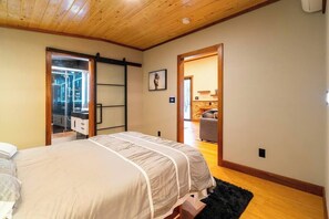 2 quartos, ferros/tábuas de passar roupa, Wi-Fi, roupa de cama