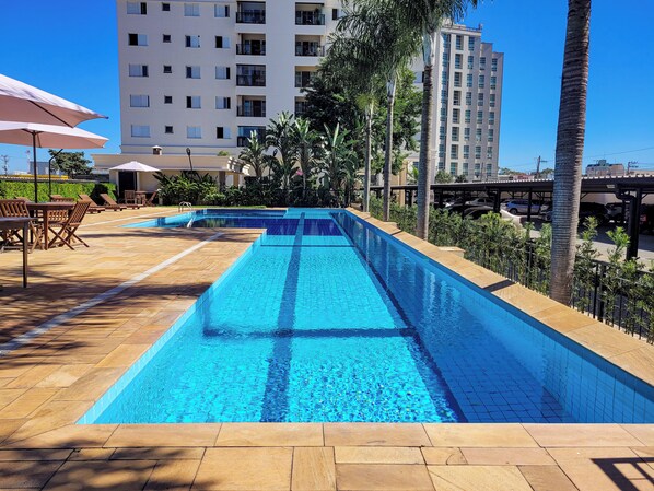Outdoor pool - Apartamento Espaçoso e Completo Para Família no Aquárius (Jardim Alvorada São José dos Campos)