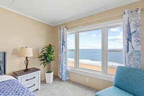 2 dormitorios, escritorio, tabla de planchar con plancha y cuna de viaje