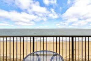 Property grounds - ⭐️Sandpiper Dunes 1009 Epic Direct Ocean Front Pool⭐️ (Ocean City)