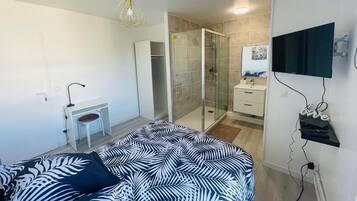 3 chambres, fer et planche Ă repasser, Wi-Fi, draps fournis