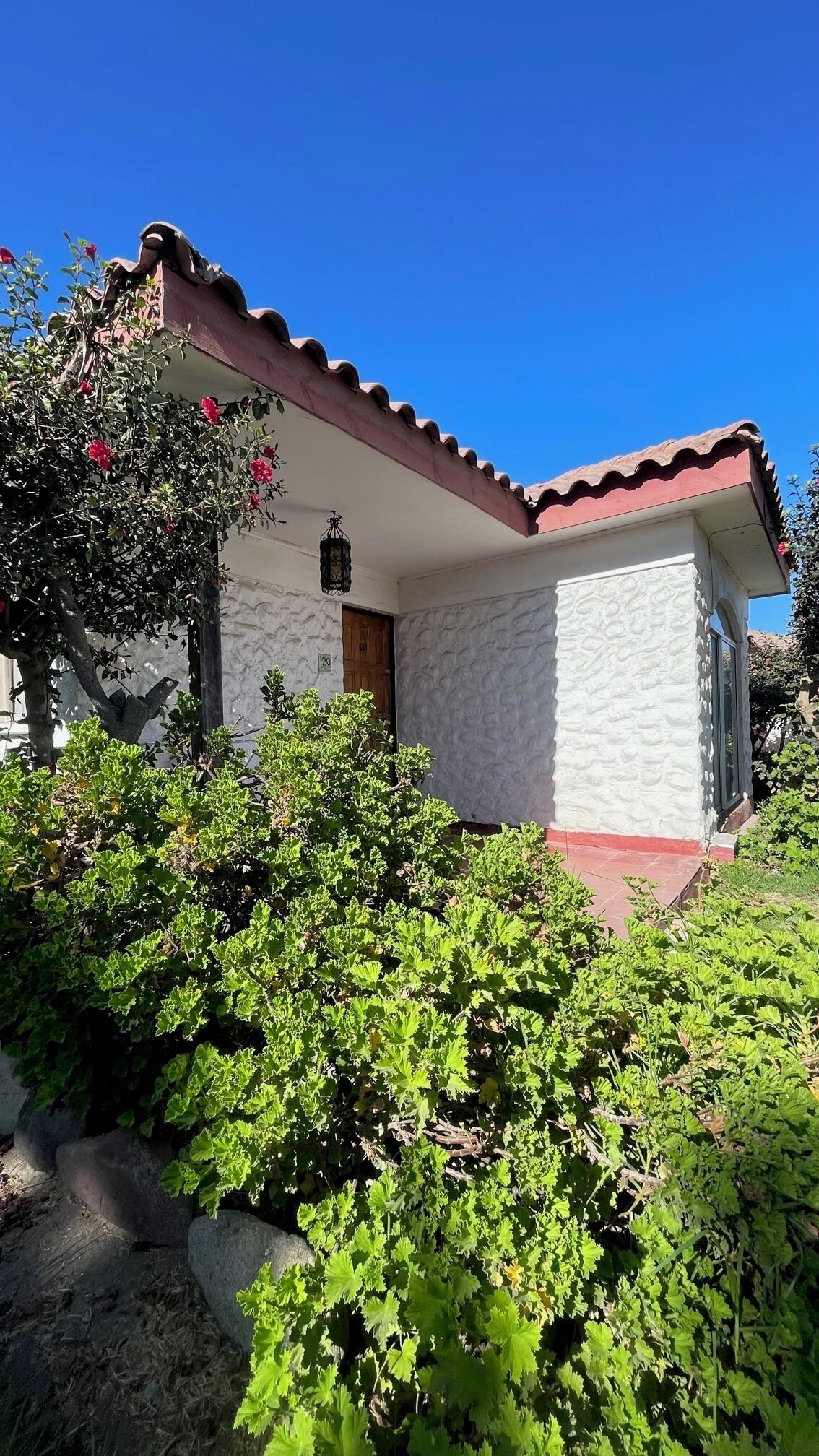 Vista frontal de la propiedad