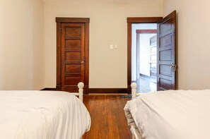 2 Schlafzimmer, Bügeleisen/Bügelbrett, Reisekinderbett, kostenloses WLAN