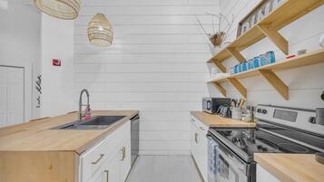 冰箱、微波炉、烤箱、炉灶