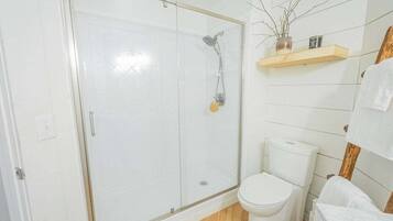 Bruser, hårtørrer, håndklæder