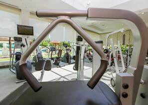 Fitness facility - "Beachfront Bliss: Luxe Resort Apartment in Cancun's Prime Hotel Zone!" Sleeps 7 (Cancún)