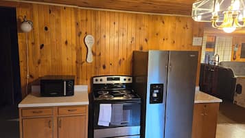 Réfrigérateur, four, plaque de cuisson, cafetiÚre/bouilloire