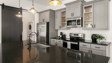 Fridge, microwave, stovetop, dishwasher