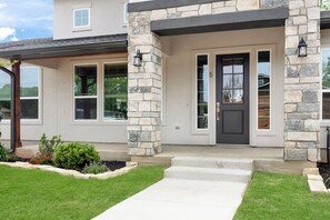 Exterior detail - Nobel Haus | 2/2, King Beds, Hot Tub, Washer/Dryer, Full Kitchen, Great Location (Fredericksburg)