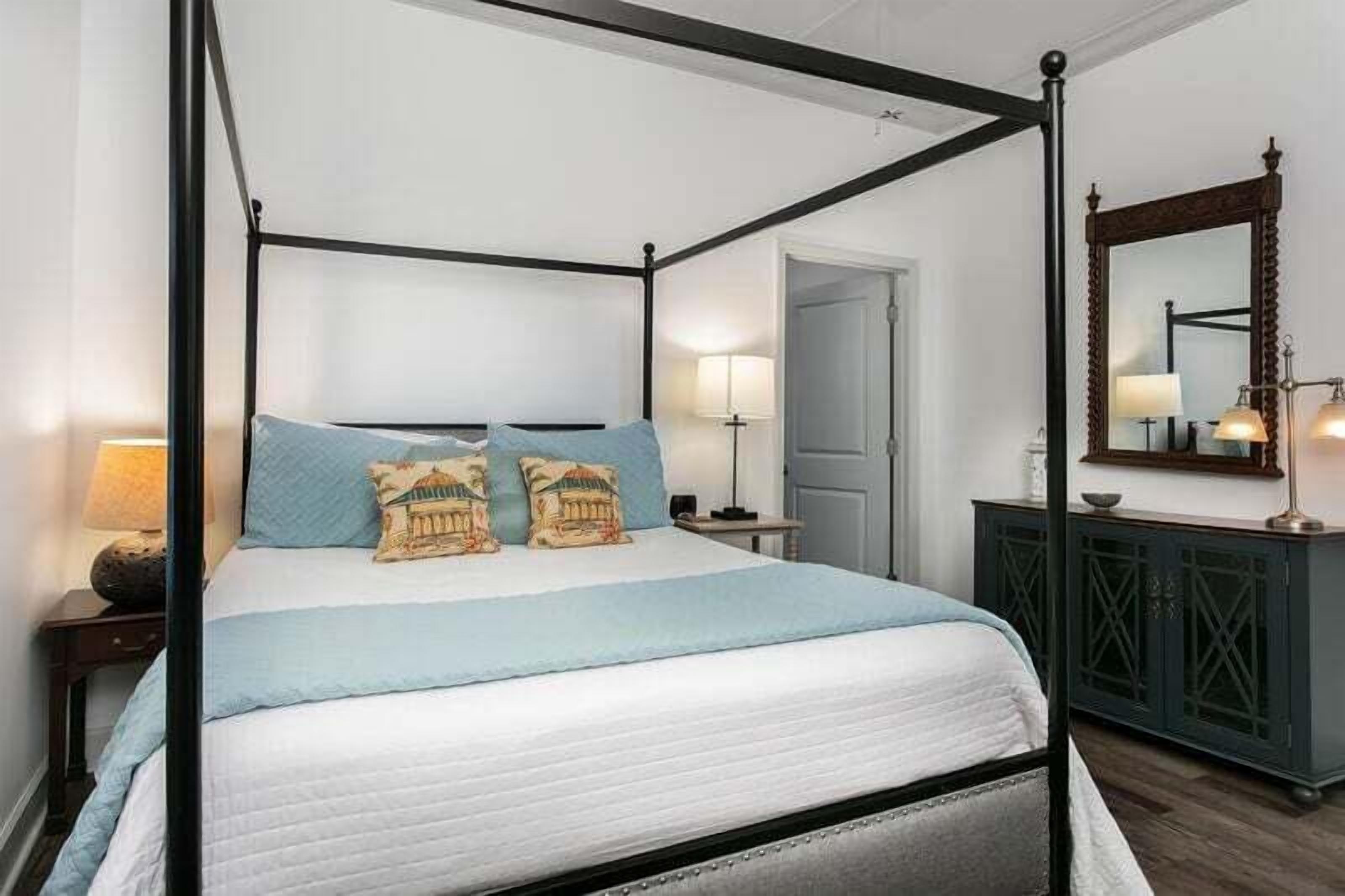 3 slaapkamers, een strijkplank/strijkijzer, gratis wifi, beddengoed