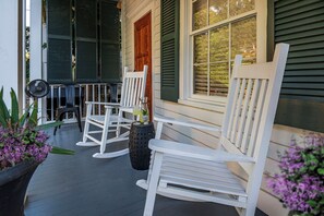 Terrace/patio - Creole Cottage | 2/1 | Pet Friendly w/ Fee, Walk to Downtown, Grill, Washer/Dryer (Natchez)
