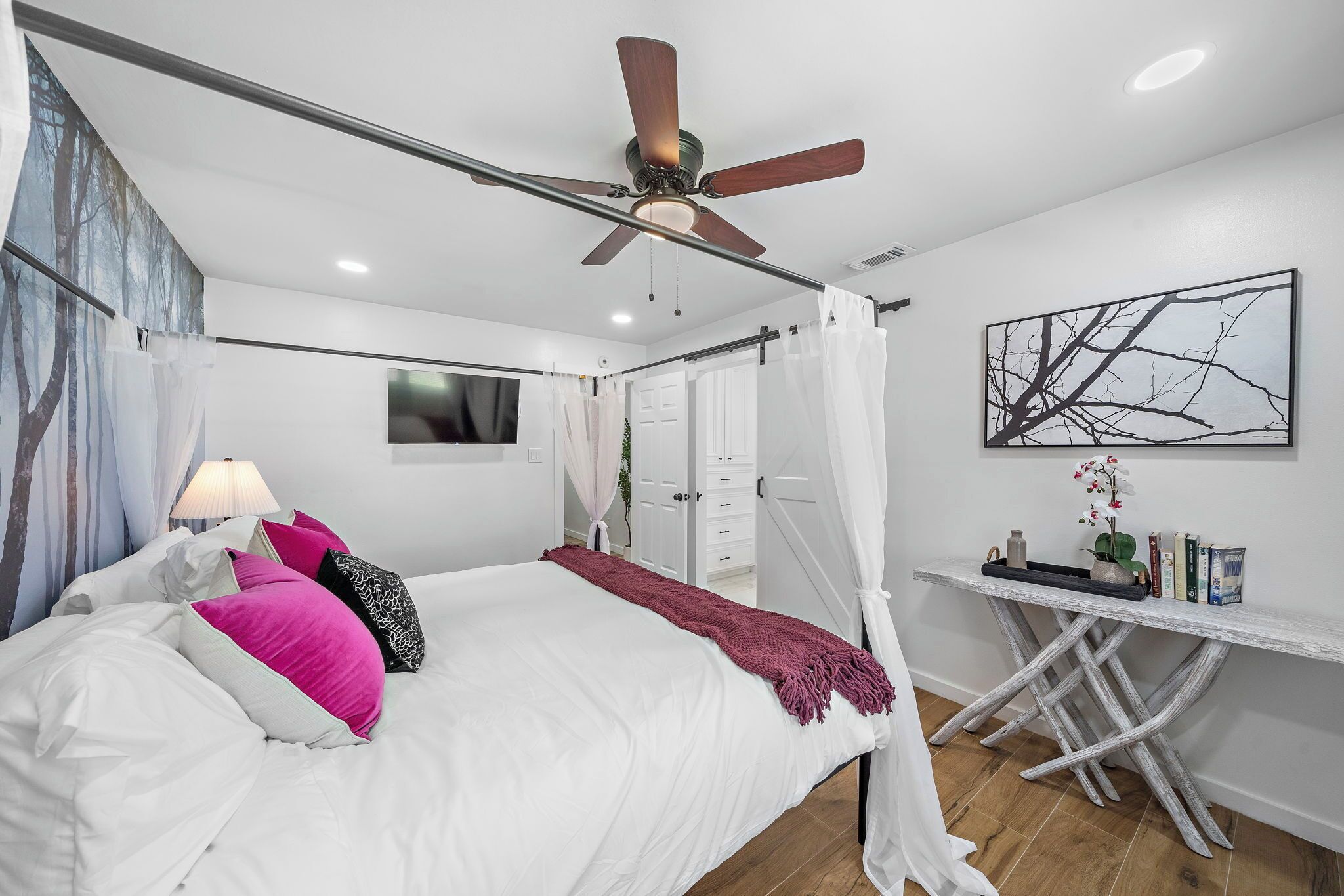 3 bedrooms, in-room safe, desk, iron/ironing board