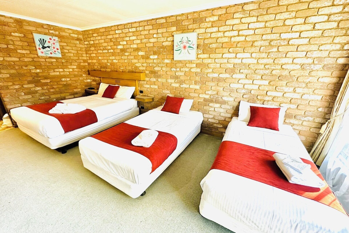 Habitación familiar | Sistema de insonorización, wifi gratis, ropa de cama