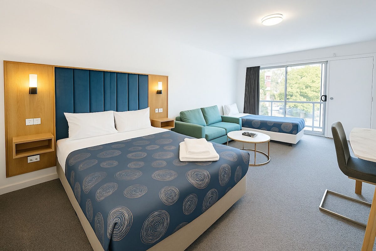 Soundproofing, WiFi (free), bed sheets