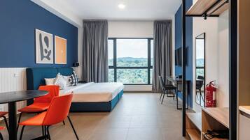 Artsy Studio | Iron/ironing board, free WiFi, bed sheets