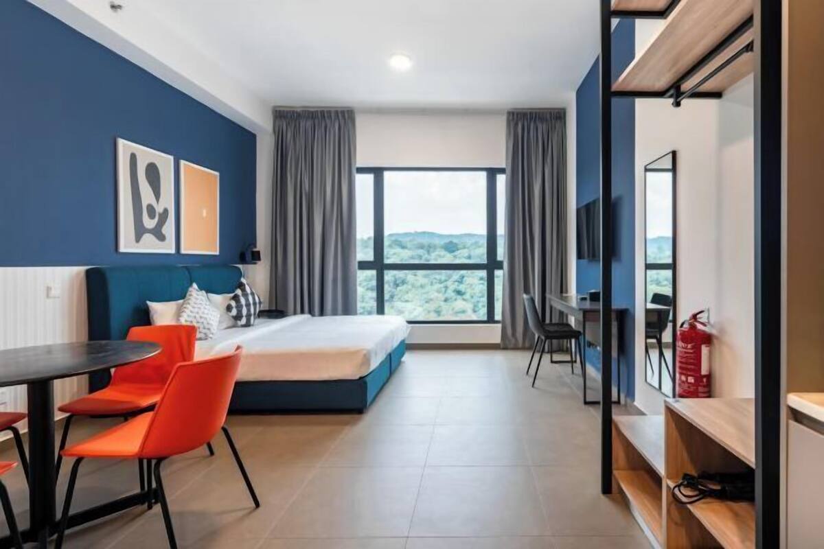 Tabla de planchar con plancha, wifi gratis, ropa de cama