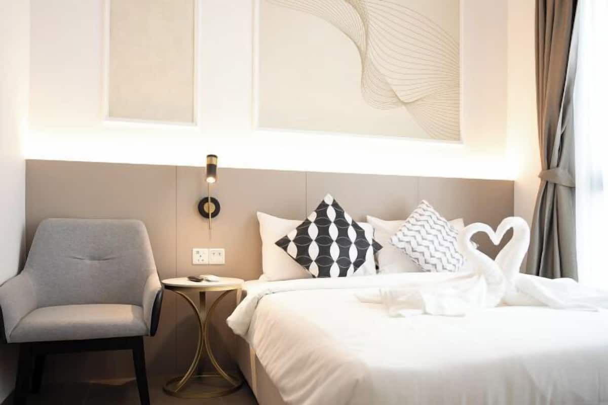 2 bedrooms, iron/ironing board, free WiFi, bed sheets